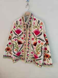Veste en velours blanc brodée Suzani, veste vintage faite à la main, veste Suzani florale, veste en velours pur, cadeau bohème hippie pour elle - Product Image 4