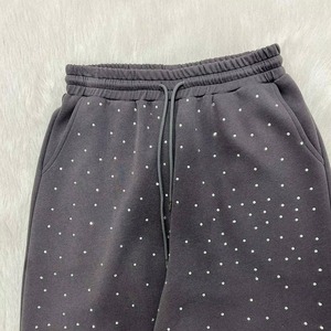 Survêtements d'hiver personnalisés de haute qualité pour hommes, coupe ajustée décontractée, sweat à capuche effet vieilli avec strass, motif uni, vente en gros, 100% coton - Product Image 4