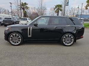 Splendido Land Rover Range Rover AutoP400 SE AWD Nero 2024 Usato con Tetto Apribile SUV di Qualità al Miglior Prezzo - Product Image 5