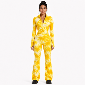 Conjunto de yoga OEM personalizado para mujer, amarillo tie-dye, chaqueta con cremallera completa y cuello alto, pantalones acampanados de cintura alta, conjunto de dos piezas para gimnasio y actividades deportivas de invierno. - Product Image 1