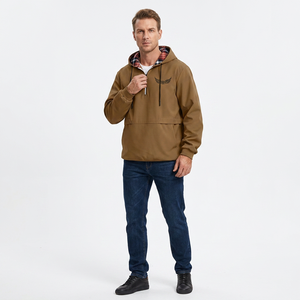 Chaqueta cortavientos marrón con capucha y cremallera de un cuarto para hombre, con forro a cuadros y logotipo bordado, estilo casual para otoño. - Product Image 3