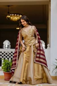 Lehenga de viscosa Banarasi de diseño moderno con espejo real y trabajo manual, blusa con patrón Dori en la parte trasera, dupatta de seda Tirupati para fiesta. - Product Image 2