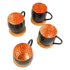 Mug en cuivre noir antique, mug à eau traditionnel en cuivre pour boissons de fête, provenant d'un fournisseur indien. - Product Image 1