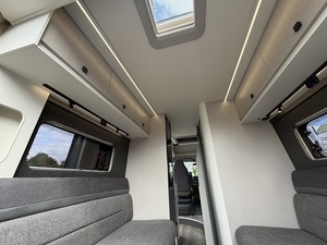 Autocaravana de alta calidad 1200 RLT 4 PLAZAS CON TECHO ELEVABLE, recién llegada, coches impecables en venta - Product Image 3