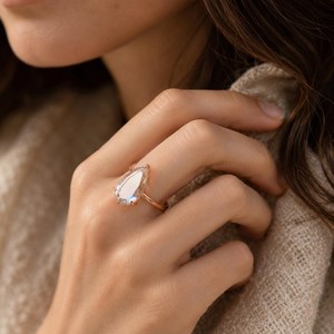 Bague de fiançailles en or massif 10K 14K 18K avec diamant de laboratoire taille Portrait de l'Impératrice, couleur DEF, clarté VVS-VVS, certifiée IGI, sertie à griffes - Product Image 5
