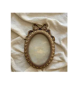Cadre photo en bois rustique de style farmhouse, fait main pour la décoration murale, avec une esthétique vintage pour tout espace. - Product Image 4