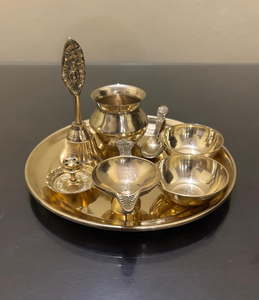 Ensemble traditionnel de thali en laiton pour la puja avec cloche, bols Bhog et cuillères décoratives pour les festivals du temple à domicile et le culte quotidien - Product Image 4