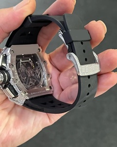 Reloj de Pulsera para Hombre Hecho a Mano con Esfera Blanca Semi-Engastada con Diamantes Moissanite VVS y Cristal Personalizado - Product Image 4