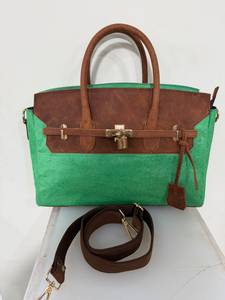 Sac à main vintage RABADA en fourrure de vache verte, fermeture éclair, sac fourre-tout en cuir marron du Rajasthan, grande capacité - Product Image 2