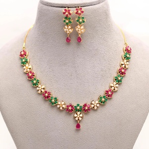 Conjunto de Collar y Pendientes de Joyería Nupcial con Gemas Florales, Esmeralda, Rubí y Perla, Más Vendido - Product Image 1