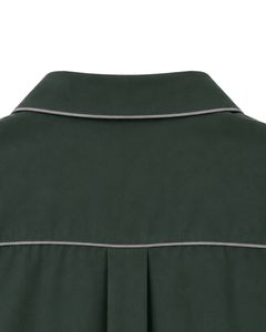 เสื้อเชิ้ตผู้ชายสีเขียวเข้มทรงโอเวอร์ไซส์แบบลำลอง แต่งขอบตัดสี แขนครึ่งตัว คอคิวบา สไตล์สตรีทแฟชั่นสำหรับฤดูร้อน - Product Image 6