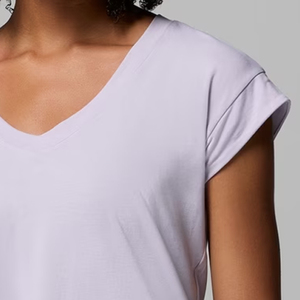 T-shirt basique élégant et minimaliste pour femme, coupe décontractée pour l'été et les activités de plein air, collection 2026, vêtement décontracté intemporel avec col en V pour un ajustement confortable - Product Image 4