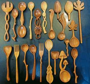 Cuillère en bois rustique en forme de queue de baleine, cuillère de cuisine et de service en bois naturel, cuillère de pêcheur, ustensiles de cuisine, vaisselle, décoration de table - Product Image 1