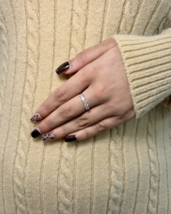 แหวนเพชรทรงกลมเจียระไนแบบเหลี่ยมเพชรพลอยสีชมพูอ่อนและสีขาว ฝังแบบฝรั่งเศส 5 เม็ด ทอง 10K ขายส่ง OEM เครื่องประดับชั้นดี - Product Image 1