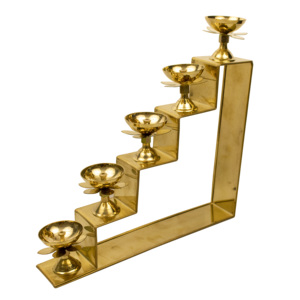 Lámpara de aceite de latón de cinco niveles Deepam, soporte artesanal tradicional para Pooja Diya, ideal para decoración del hogar, templos, festivales y regalos. - Product Image 3