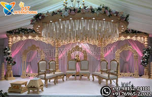 ชุดตกแต่งงานแต่งงานแบบกูร์กาฏีสุดอลังการ ชราวานี มันดาป สำหรับงานแต่งงานในอังกฤษ ภาคเหนืออินเดีย ชุดมันดาปทรงสี่เหลี่ยมสวยงาม ดีไซน์ไม้ - Product Image 5