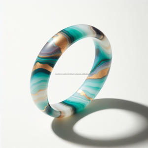 Brazalete fino acentuado con diamantes para mujer, resina elaborada con adornos étnicos de peso pluma - Product Image 2