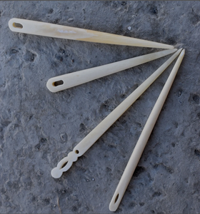 Aiguilles élégantes et polies en os et corne de buffle naturel, écologiques, pour la confection de vêtements et d'accessoires - Product Image 1