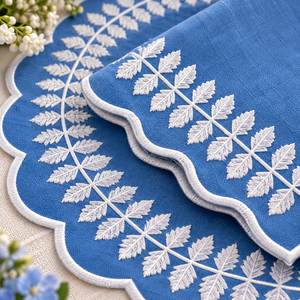 Elegante Juego de Manteles Individuales y Servilletas de Algodón con Bordado Botánico Azul y Blanco, Decoración de Mesa Redonda Festoneada para Fiestas y Días Festivos - Product Image 4