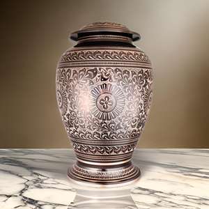 Urne funéraire artisanale en laiton avec gravure florale élégante pour cendres humaines – Décoration commémorative intemporelle pour la maison ou la cérémonie funéraire - Product Image 5