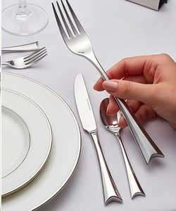 Juego de cubiertos modernos V-Tail con acabado pulido espejo, de acero inoxidable, resistente al deslustre, para uso diario, hoteles y fiestas. - Product Image 6