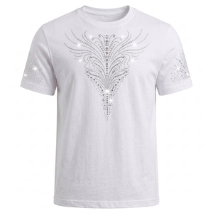 Camiseta blanca de manga corta para hombre con diseño de plumas y pedrería, cuello redondo, estilo casual, ajuste jersey, camisetas con pedrería - Product Image 1