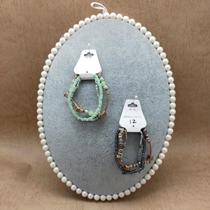 Présentoir à bijoux au design classique, réglable et facile à utiliser, pour organiser boucles d'oreilles, bracelets et colliers, afin de les maintenir bien rangés et élégants. - Product Image 2