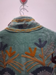 เสื้อแจ็คเก็ตปักกำมะหยี่ เสื้อโค้ทลายดอกไม้ทำมือสุดหรูสำหรับผู้หญิง เสื้อคลุมดีไซน์เนอร์สไตล์โบฮีเมียน - Product Image 2