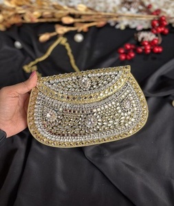 Hermoso Bolso de Mano para Mujer, Chapado en Oro, con Resina Kundan y Borde Metálico, para Fiestas Nocturnas, de F S International - Product Image 2