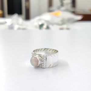 Bague en argent avec pierres précieuses d'opale éthiopienne Bague en argent avec pierres précieuses à bas prix - Product Image 2