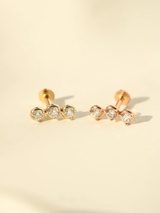 Zisma 14K Gold 3 Stone Lab Grown Diamond Labret Internal Threaded Flat <b>Back</b> Triple Cluster Stud Diamond Manufacturer - Product Image 3