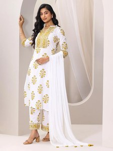 Casual cotton <b>blend</b> kurti with ethnic print mandarin collar three quarter sleeves paired with printed bottom and chiffon dupatta - Product Image 4