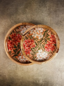 ถาดไม้ทรงกลมเคลือบเงา งานแฮนด์เมด ถาดเสิร์ฟตกแต่งบ้าน ผู้ส่งออก - Product Image 1