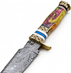 Herramienta utilitaria con mango de resina y tapa de pomo de latón ornamentado, con acero de Damasco - Product Image 4