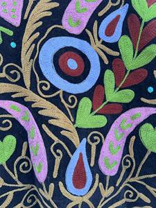 Chaqueta Bomber de Terciopelo Bordada con Diseño Suzani |   Diseño Floral Bohemio |   Acolchado ecológico a prueba de viento |   Lino/Nylon de Otoño |   Regalale | - Product Image 5