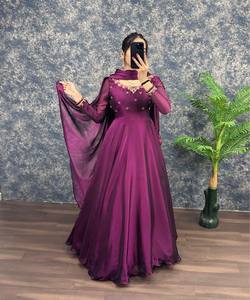 Kurti en coton et soie Rangoli fantaisie, brodé à la main, avec dupatta, pour tenue de fête, prix de gros, multicolore, en stock, vêtement ethnique, couleur vin - Product Image 1