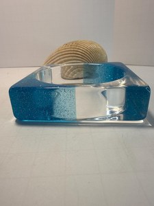 Bracelet en résine carré haut de gamme, léger et confortable à porter, artistique et élégant, couleur personnalisée, artisanat fait main par HWC - Product Image 2