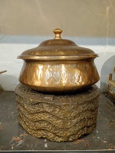 Calentador de Comida Tipo Buffet de Acero Inoxidable Dorado con Diseño Elegante, Base Arqueada Decorativa, Acabado Espejo, Duradero y Sostenible - Product Image 4