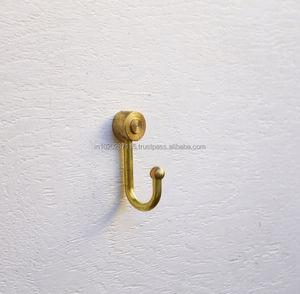 Ganchos de pared de latón de lujo que ofrecen un atractivo atemporal y una funcionalidad confiable para interiores en diseños de hogares de alta gama. - Product Image 3