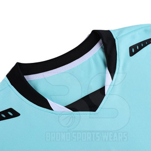 Ensemble de maillot et short de football pour homme à séchage rapide, léger, parfait pour les entraînements intenses et les matchs en plein air - Product Image 5