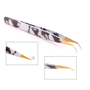 Pince à cils conçue pour une application sans effort de faux cils avec une pointe incurvée précise permettant une prise facile - Product Image 1