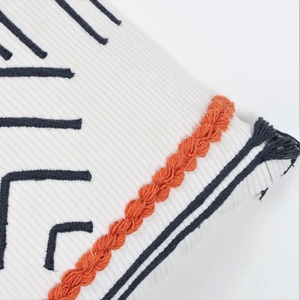 Funda de Cojín con Flecos y Rayas Grises y Naranjas, Textura Tufted a Mano, Estilo Boho, Decoración Suave para el Hogar, Precio al por Mayor - Product Image 4