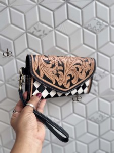 Cartera de Mujer de Cuero Genuino con Diseño a Cuadros Blancos, Estilo Vintage, Hecha a Mano, la Más Vendida - Product Image 2