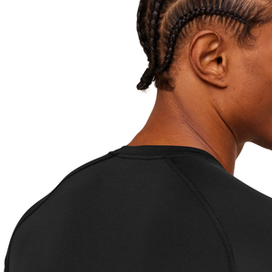 T-shirt de compression noir pour homme – Vêtement de sport et d'entraînement avec extensibilité confortable - Product Image 6