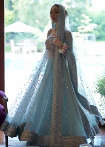 Robe de mariée moderne ON448 à manches longues, col en V, longueur ras du sol, en organza, dos en dentelle, avec ceinture, grandes tailles pour femmes - Product Image 1