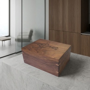 Urnes funéraires en bois pour animaux de compagnie, gravées avec la croix de Jésus, pour chiens et chats, fournitures funéraires sculptées, par Falah International - Product Image 1