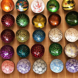 Elegante Tazón Decorativo de Coco Grabado, Hecho a Mano y Pintado a Mano, para Uso en el Hogar, Cocina o como Regalo - Product Image 6