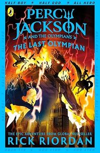 Percy Jackson et le dernier Olympien de Rick Riordan, livre broché en anglais, livre pour jeunes adultes - Product Image 3