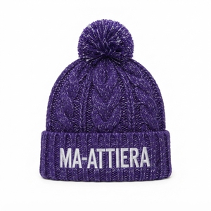 Bonnet en tricot torsadé violet personnalisé, chaud pour l'hiver, avec revers et pompon, et logo brodé - Product Image 1