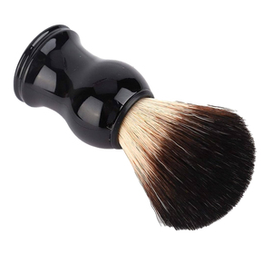 Brosse à raser professionnelle pour hommes de haute qualité avec manche en bois et poils de blaireau, couleur et taille personnalisées pour usage en salon - Product Image 3